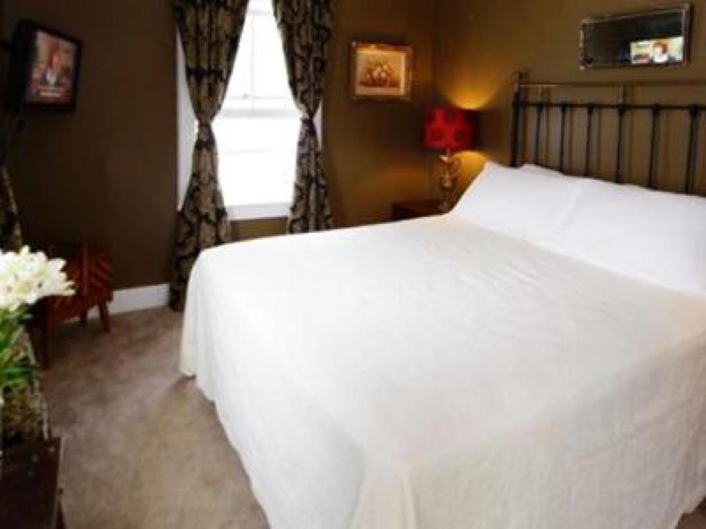 The Twilight Lodge Haines Falls Room photo